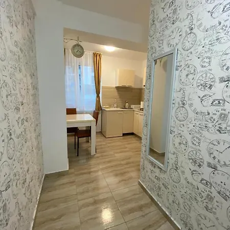 Alex's Apartment *